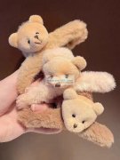 寻找生产这些抓夹的厂家，如图所示，只要能