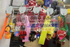 采购这些钥匙扣每款4万个，如图所示，有的