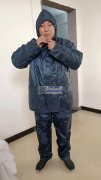 厂价处理欧美防水雨衣1500套，上衣+裤