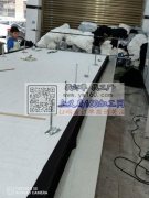 我们30来个人，裁剪，整烫，锁眼，订扣，