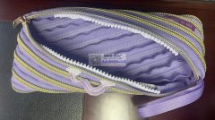 1万个笔袋外发，如图，需要包工包料，能做