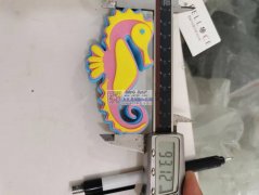 寻求图示饰品，需要采购，找有此款产品的厂