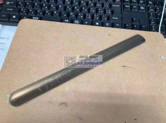 如样品图所示，寻找钢片拍拍手镯，尺寸要定制的，