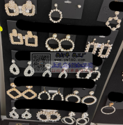 如图：寻找类似风格铜+锆石现货，要求产品