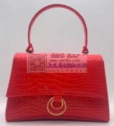 找寻专业做包的加工厂，如图两款时尚包外发加工