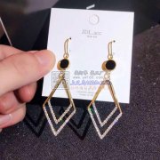 诚寻做图片里这些款式耳环的厂家，采购现货