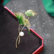 谁家有图里这些款式的胸针，需要做工好的，