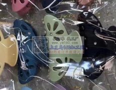 如图，寻找这些塑料发夹，谁家有货？有货的