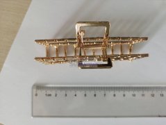 现需寻找有这款模具的压铸厂，如图，有模具