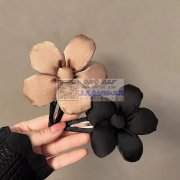 求找能做手缝花朵的加工厂。要做工精细，诚