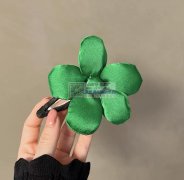 求找能做手缝花朵的加工厂。要做工精细，诚