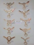 求购图上这些五金装饰标现货，寻找生产厂家