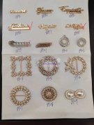 求购图上这些五金装饰标现货，寻找生产厂家