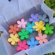 找做抓夹的工厂，能做小量的联系，大约单款