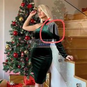 如图所示服饰上配饰需要做，寻做这种衣服配