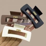 本厂现有粘亚克力抓夹外发，寻找专业粘这种