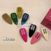 寻求图上这些发饰厂家，谁家有货？有的联系