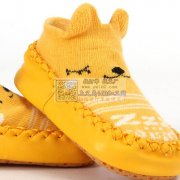 能做这个地板鞋的请联系我！数量5色每个的