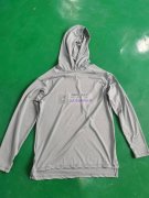 找寻服装加工厂，图示这款衣服外发8万来件