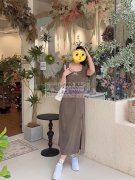 寻找类似图中款式风格的服装加工厂，这类女