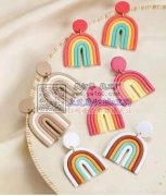 寻找如图类似这些耳环产品，材质 软陶，有