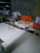 本厂有套结车十一台，电脑花样机四台，双针