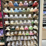 现需寻找专业做塑料、亚克力、抓夹做成品的