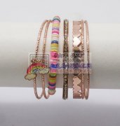 找图示这类儿童手链/手镯的供 应 商，加