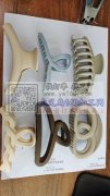 图中这几款发夹有吗，找有模具的，不要中间