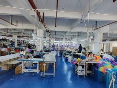 本厂专业承接各类服装、外贸单来料加工，节
