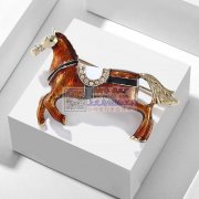 有没有能生产这个战马胸针的，需要500-