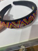 样品图上发箍需要做，寻找生产图上发箍的工