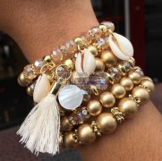 有图，找这个系列饰品成品，找做这些饰品的工厂