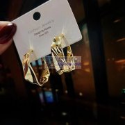 找寻图上这些风格的饰品现货，谁家有这些风