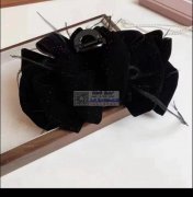 云朵抓夹马尾夹等，扎蝴蝶结。等布艺发饰。找加工厂