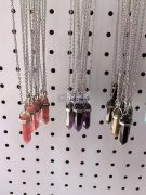 需求如图这些吊坠，寻找这些吊坠厂家，有货