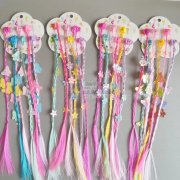 商贸城店面常年有儿童假发编辫子外发 如图