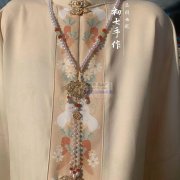 有货外发，主要以珍珠项链，合金头饰。东阳