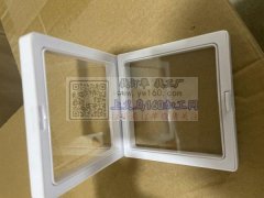 找白色饰品透明盒子，有做的厂家联系加微