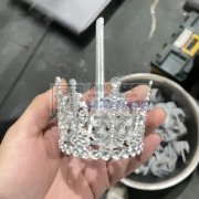 专业合金压铸加工，合金饰品生产。八台压铸