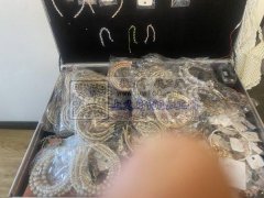 承接各钟纯手工活，人多，加工能力强。