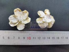 如图所示， 寻找做这种鞋花的源 头工厂，