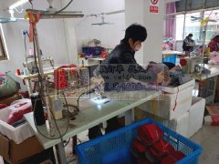 本厂长年承接各种箱包加工，厂里有车工30