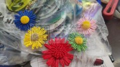 找寻能做这个拉菲草花的工厂，如图所示，有