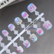 现需寻找儿童穿戴甲点背胶加工厂，如图，有