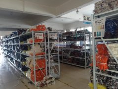 12万件女装衣服库存清仓处理。有布料，缝