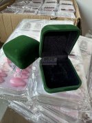 有4000个左右库存，饰品盒，可装戒指，