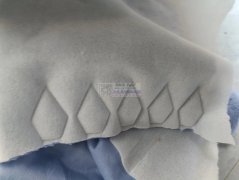 找专业做毛绒小东西的加工厂，绣花绣好的，需要剪下来