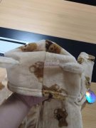 10万套暖暖衣外发如图，领口有织带