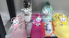 现需求购类似上图的卡通玩偶的源 头厂家，